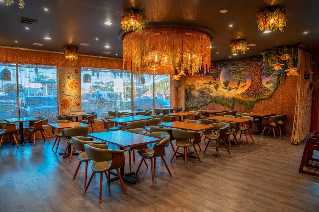 Life Garden dining room